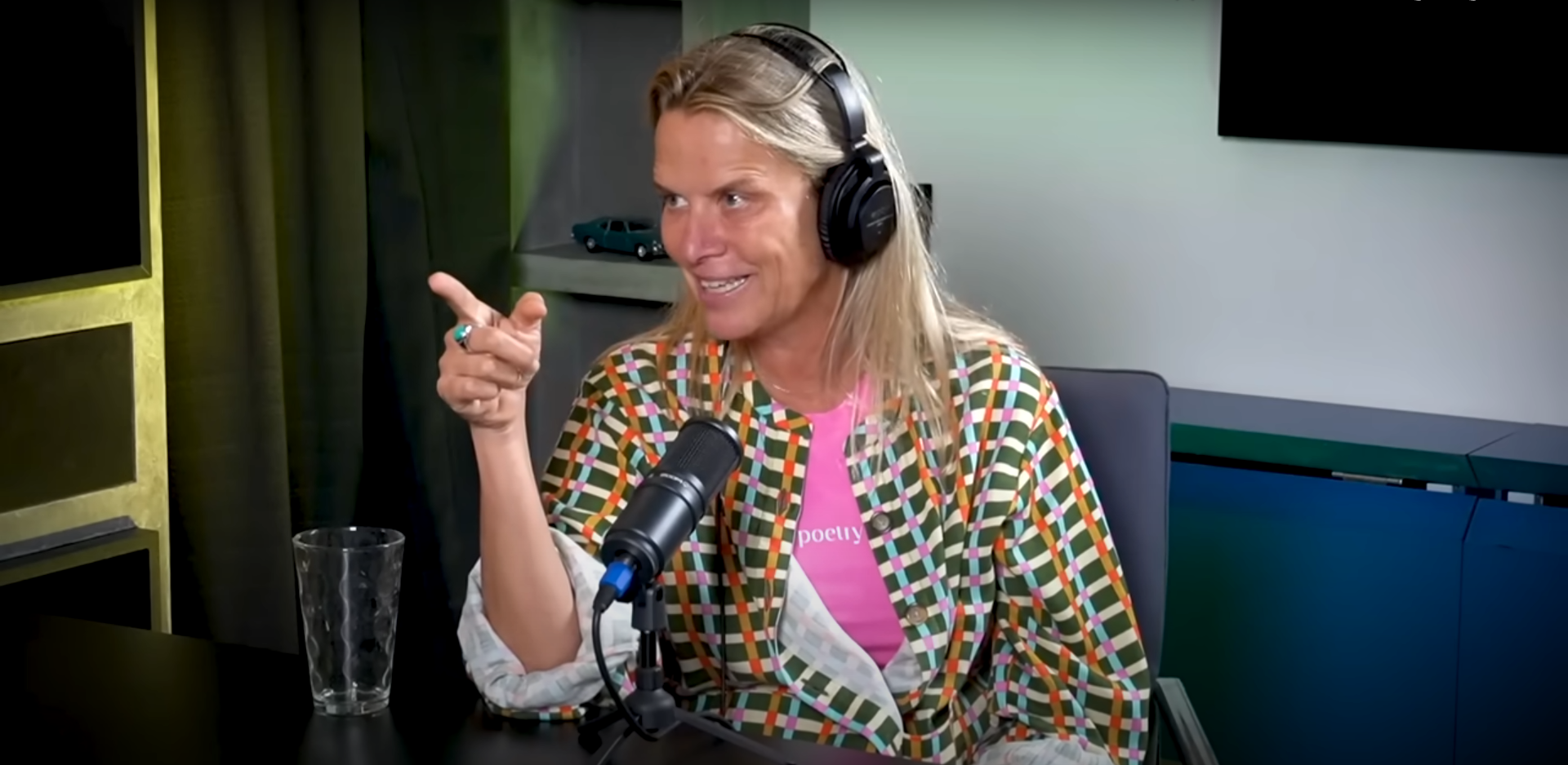 Mari Becker comenta em podcast sobre disputa de Globo e Band pela F1: "Não foi uma situação fácil"