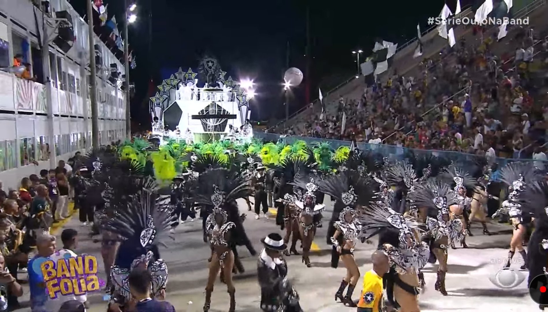 Primeira escola de samba ligada a futebol a desfilar na Sapucaí, Botafogo consegue permanecer no Grupo Ouro